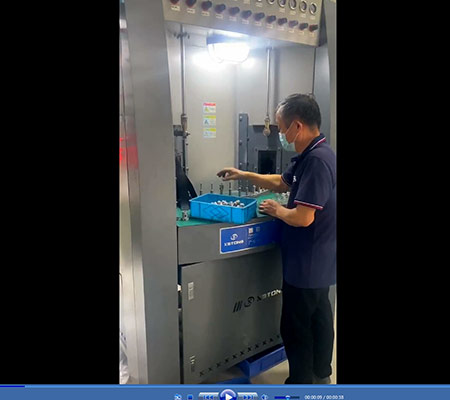 鋁合金噴砂氧化表面處理設(shè)備工作視頻 鋁合金噴砂氧化表面處理設(shè)備工作視頻